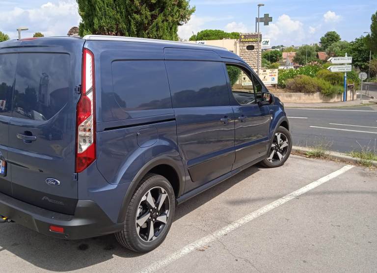 Ford Transit Connect L2 1.0E Active 8000 miles 2024 Petrol/E85-biofuel LHD French reg