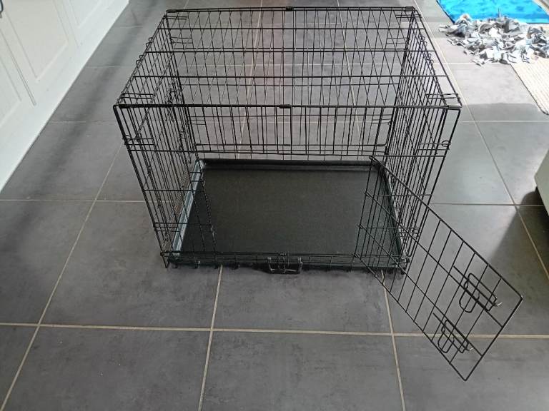 Medium double door dog crate with crate mat