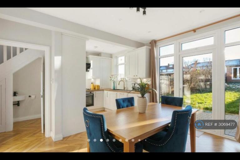 3 bedroom house in Aviemore Way, Beckenham, BR3 (3 bed) (#3069477)