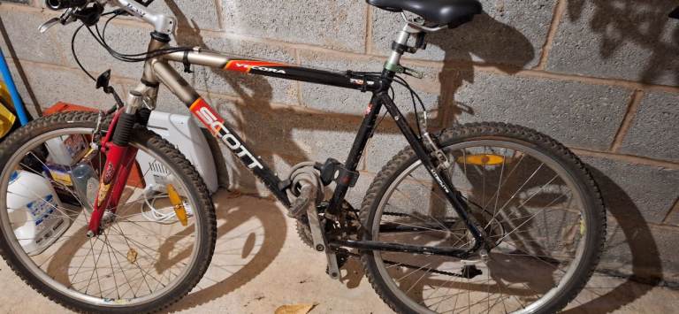 Scott Mountain Bike – Black with Red Accents, Good Condition