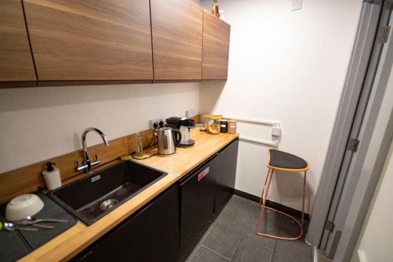 Office | Creative Space | Beauty Room | Workspace | Commercial Unit in Hackney Central E8