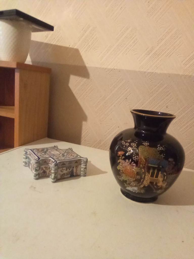 Trinket box and Vase 90s century.