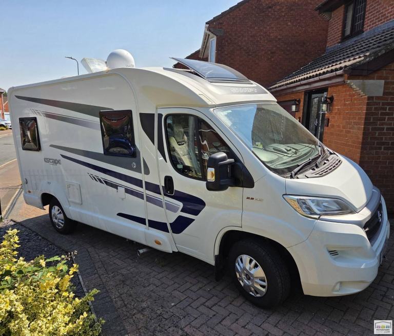 2019 SWIFT ESCAPE COMPACT C402  2-BERTH - 4 BELTS - SELF-LEVELLING - LOVELY