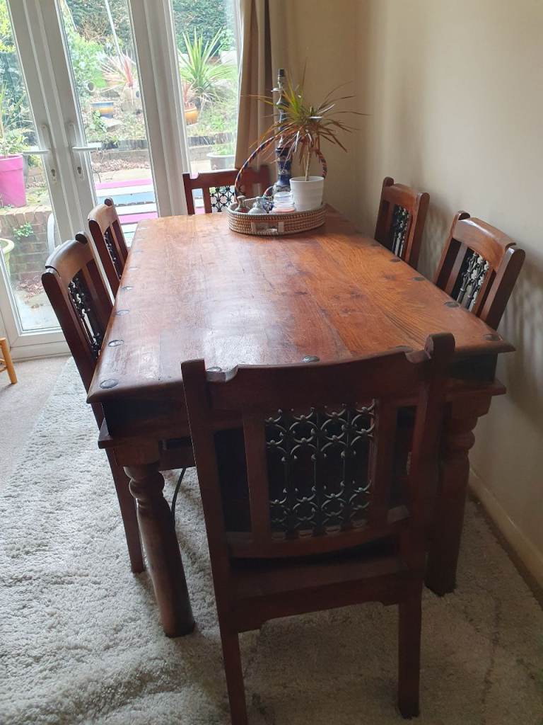 Beautiful Sheesham dining table and 6 chairs 
