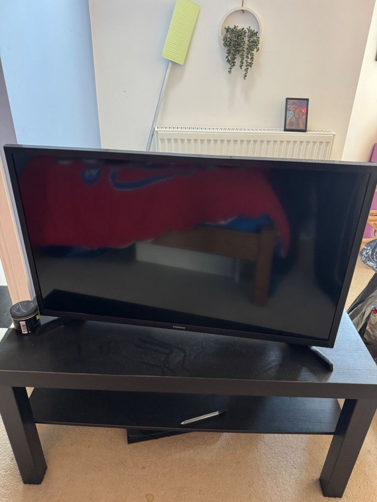 32 inch Samsung Smart TV - Full HD 