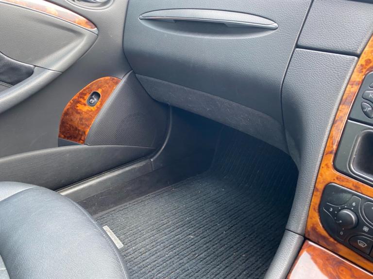 2003 Mercedes-Benz CLK 240 Avantgarde 2dr [2.6] Auto COUPE Petrol Automatic