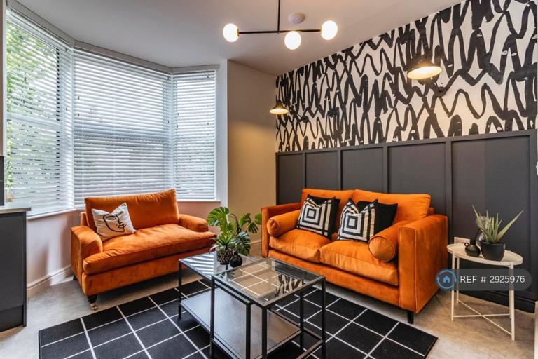 3 bedroom flat in Rose Grove, Beeston, Nottingham, NG9 (3 bed) (#2925976)