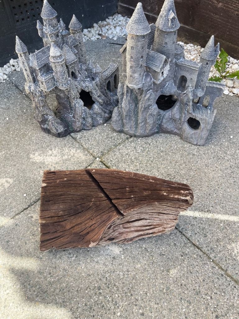 Large 2 piece aquarium castle and tank wood 