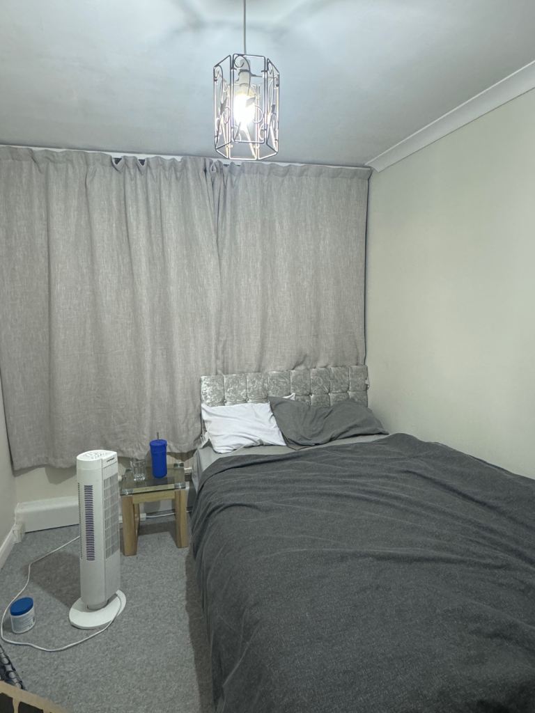 Single Room with Double Bed – SE18 (Near QE Hospital) £700 (bills not included)