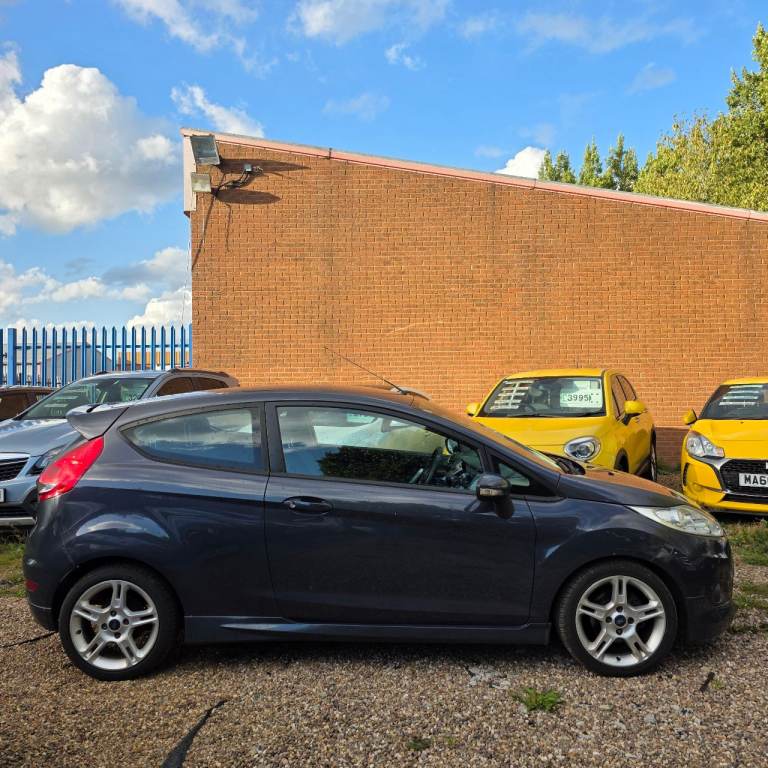 FORD FIESTA MK7 ZETEC S EDITION 1.6 DIESEL 95 BHP YEAR 2011 12 MONTHS MOT&£20 ROAD TAX PEAR YEAR!!!