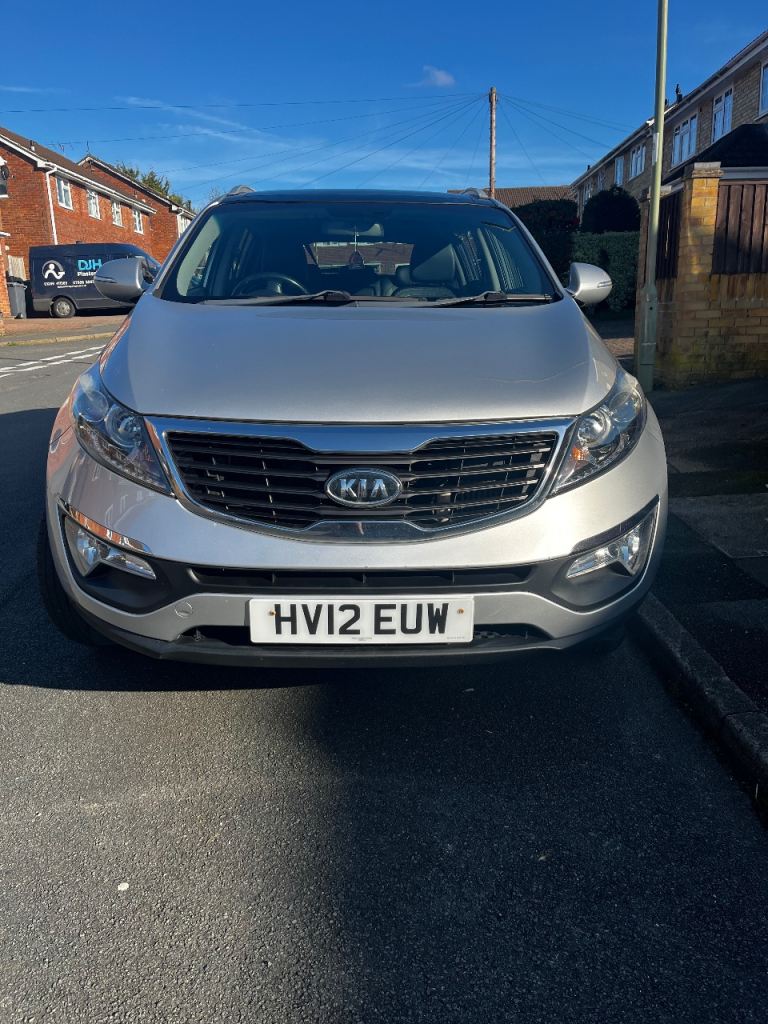 Kia Sportage, 1.7 Diesel, 6 gears, pan sunroof, alloys, half leather 