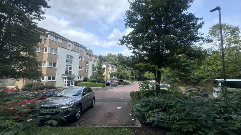2 bedrooms flat furnitured ground floor, Inglis, EH14 2LF
