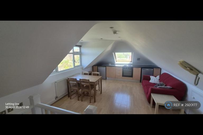 1 bedroom flat in Selborne Gardens, London, NW4 (1 bed) (#2920177)