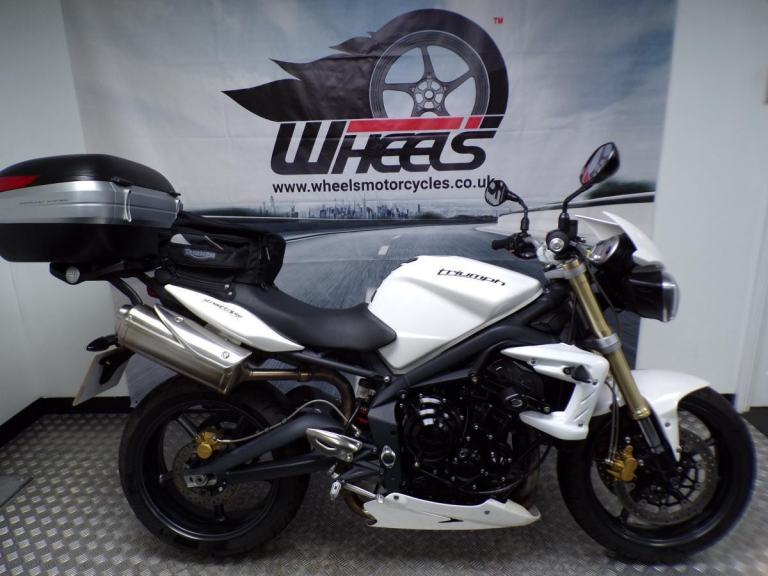 2012 TRIUMPH STREET TRIPLE 675 WITH TOP BOX