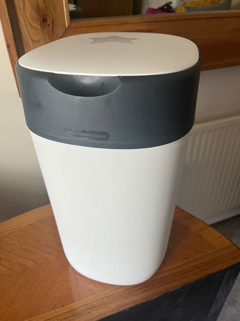 TOMMY TIPPEE Nappy disposal system