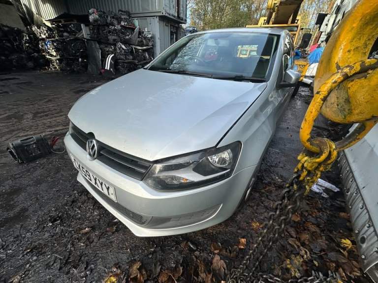  VW POLO 2009 1.6 DIESEL BREAKING FOR PARTS