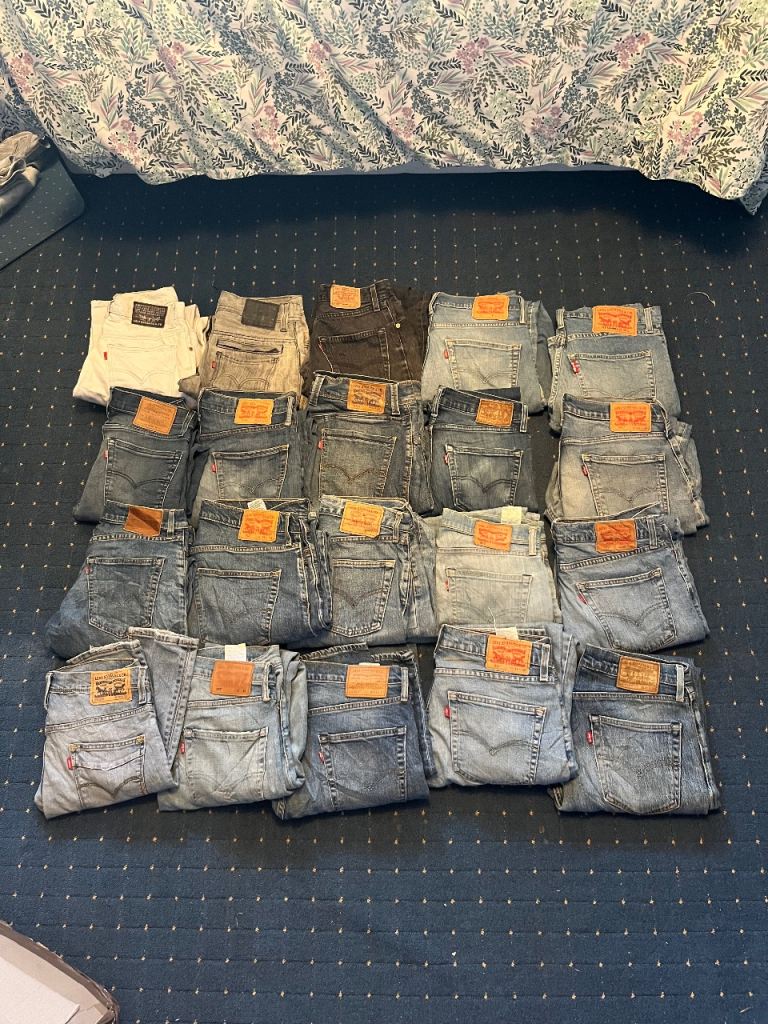 20 Pairs of Men’s levi jeans Various sizes and styles