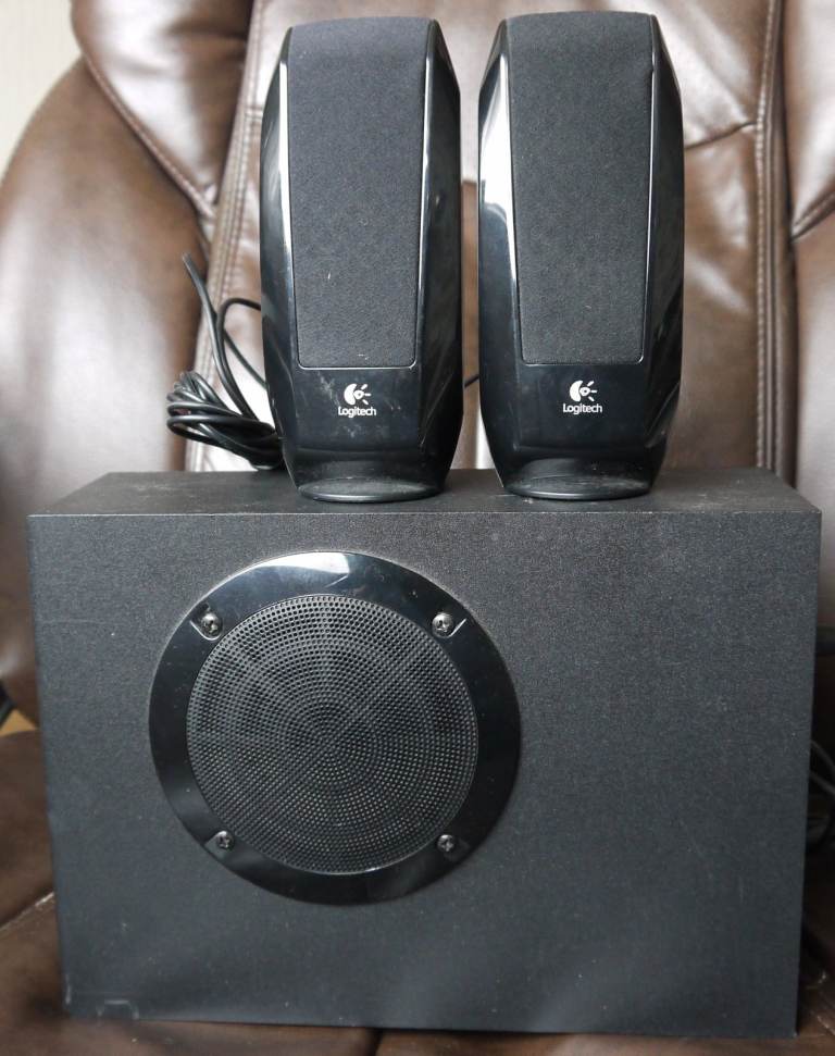 Logitech S-220 - speaker system - for PC