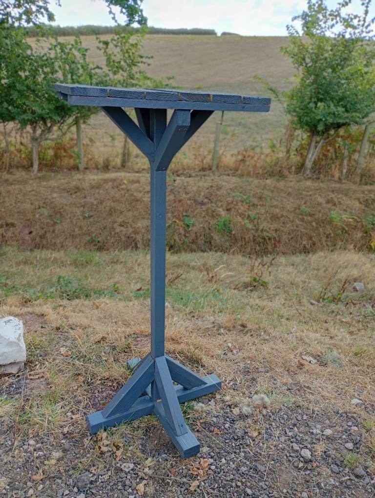 Wooden bird tabel
