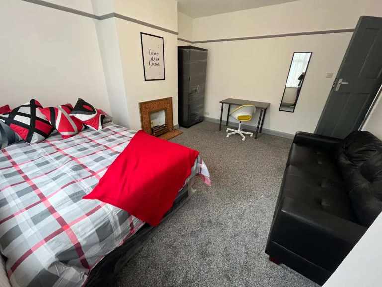 ⭐ MODERN DOUBLE ROOM IN ILFORD — MOVE IN NOW 🔑
