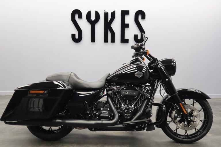 2025 Harley-Davidson FLHRXS Road King Special in Vivid Black