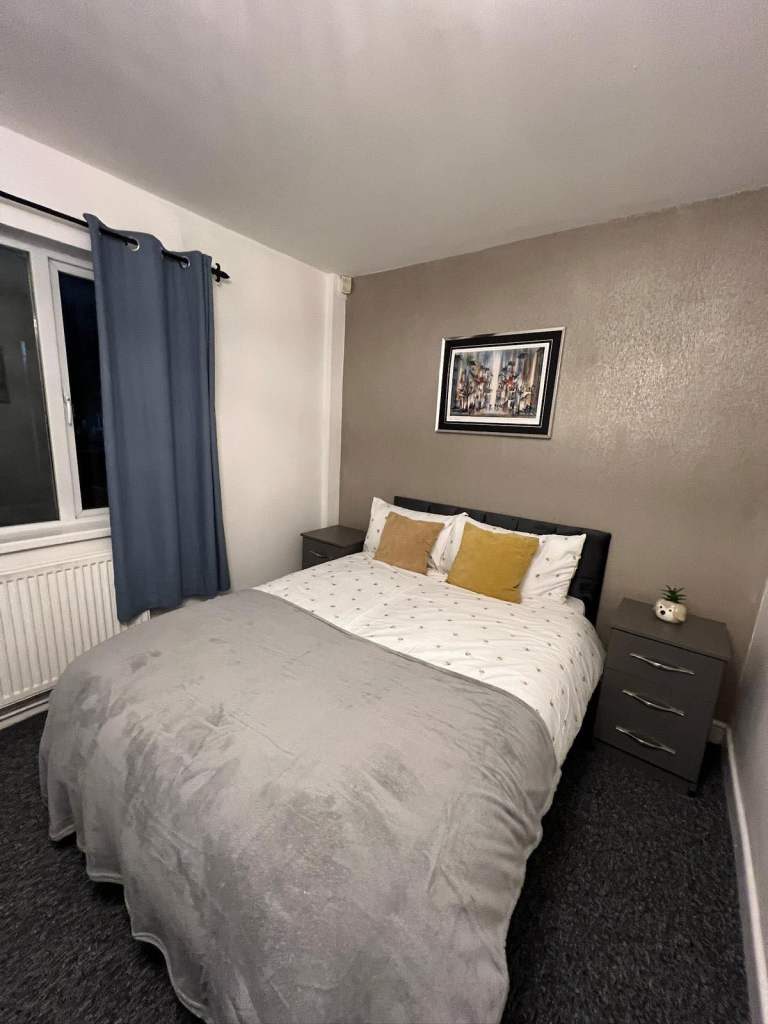 Birmingham B33 0UR, Single/Double Rooms