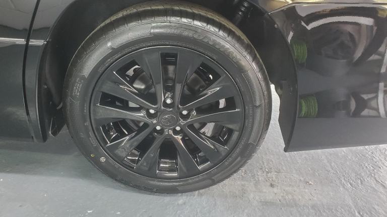 Toyota Alphard 2.4 black petrol auto 8 seats fresh japanese import in stock