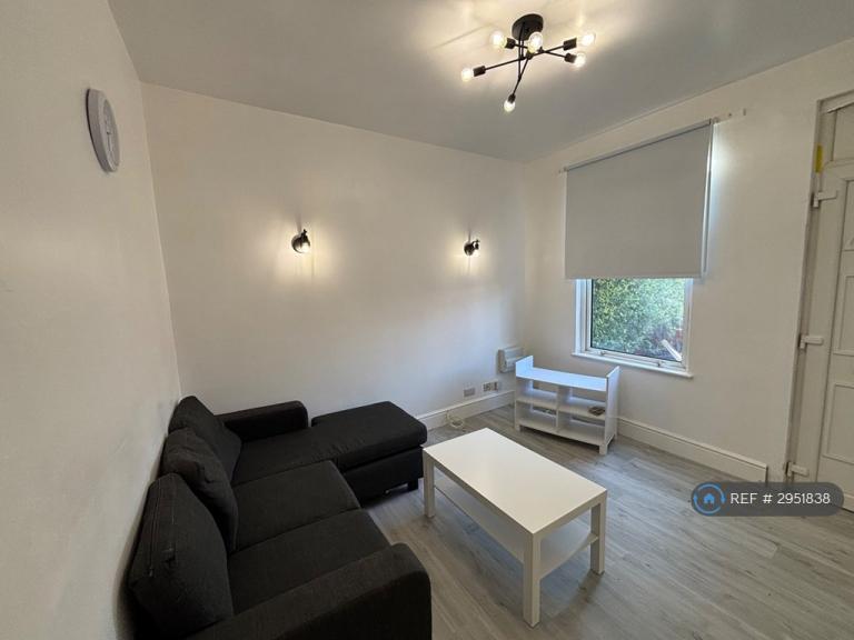 3 bedroom house in Middle St, Nottingham, NG9 (3 bed) (#2951838)
