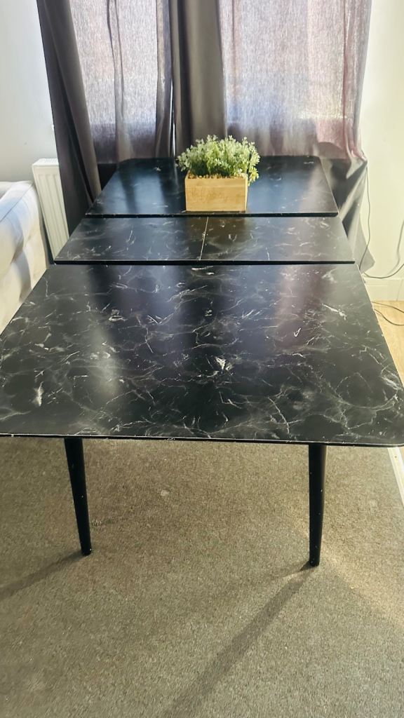 Black Marble Effect Extendable Dining Table – Good Condition