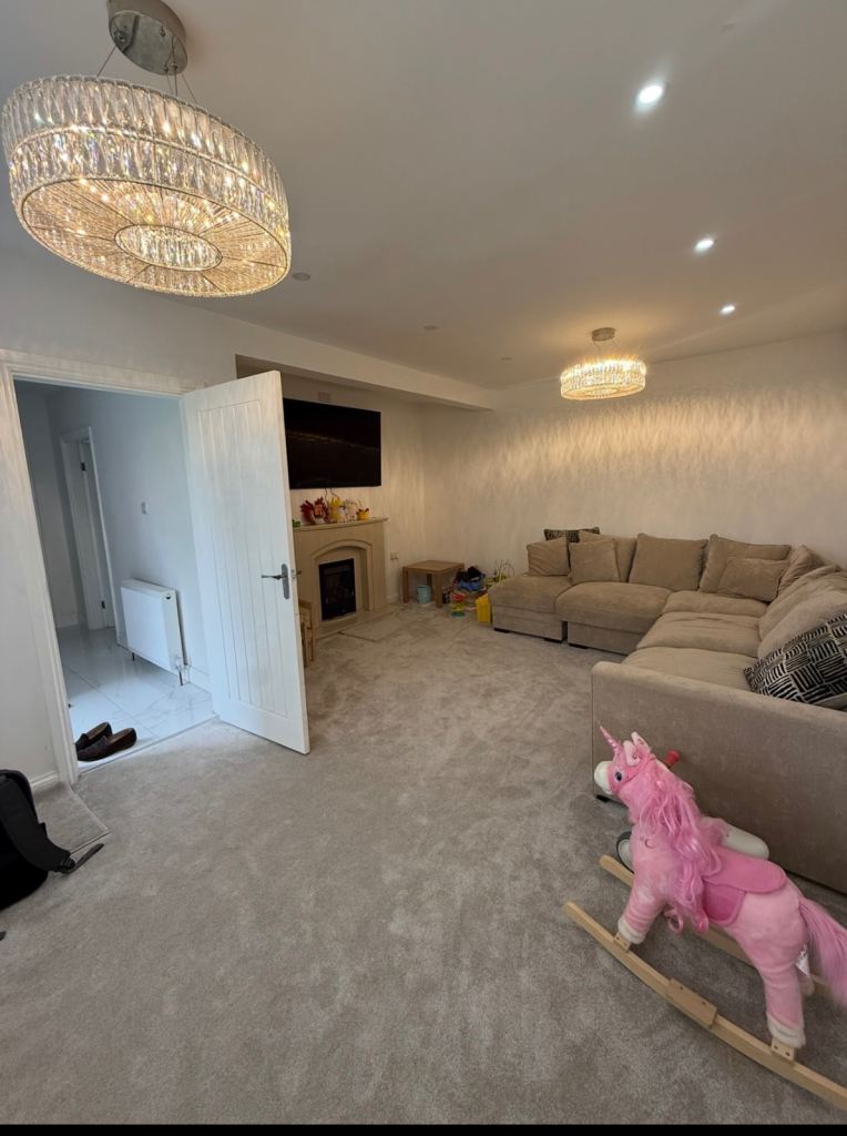 A lovely 2 bed home in a private estate 