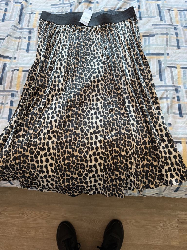 Size 18UK Leopard print skirt elastic waist band NWT