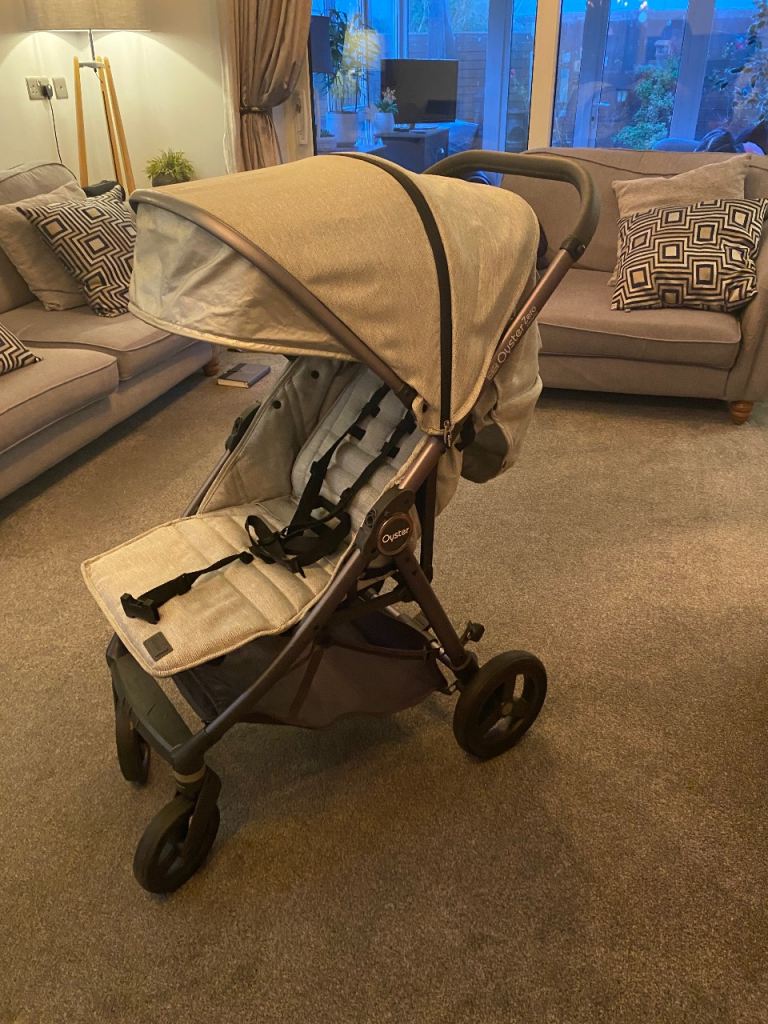 **Absolute Bargain** Oyster Zero Gravity Puschair in lovely Silver Grey 