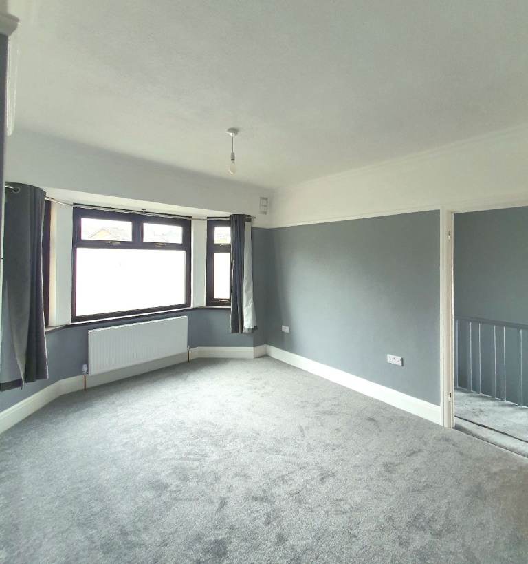 🌿 Spacious Master Double Room – Bay Window & Newly Renovated (Lliswerry, Newport)