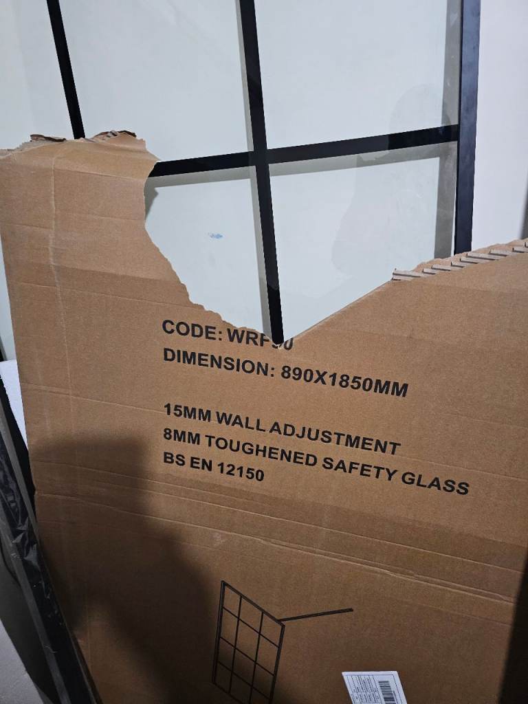 Black munich wetroom shower 900x760 with side panel