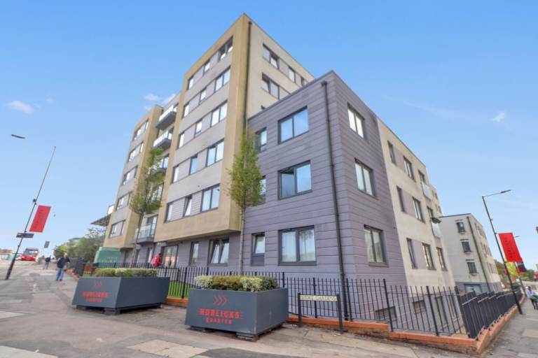 One Bedroom Apartment Slough Central SL2 5PE