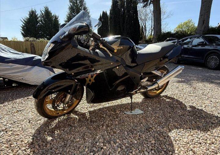 1997 Honda super blackbird cbr 1100 xx