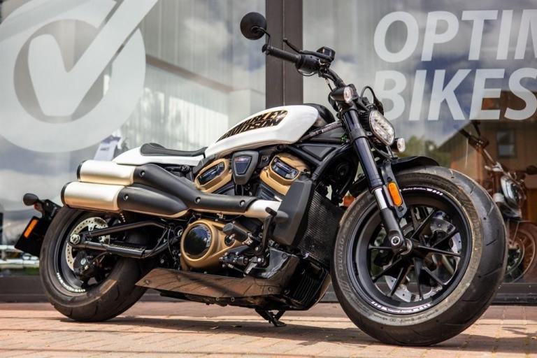 Harley-Davidson Sportster S ! LOW MILES ! STUNNING