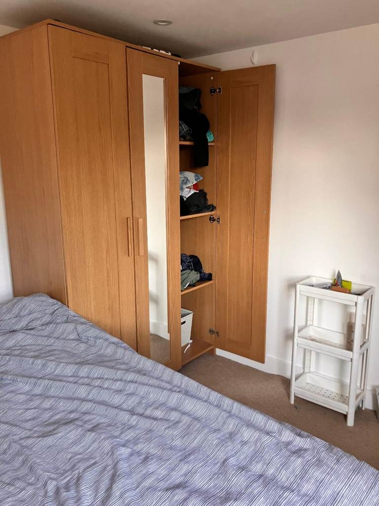 Double Bed in Bright House, Near Tube & Wimbledon