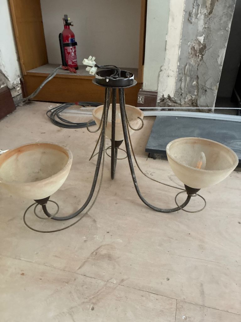 Vintage Style Chandelier with 3 Glass Shades
