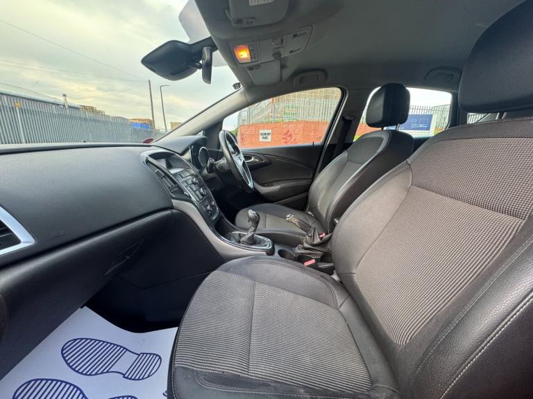 2013 Vauxhall Astra 1.6i 16V SE 5dr HATCHBACK Petrol Manual