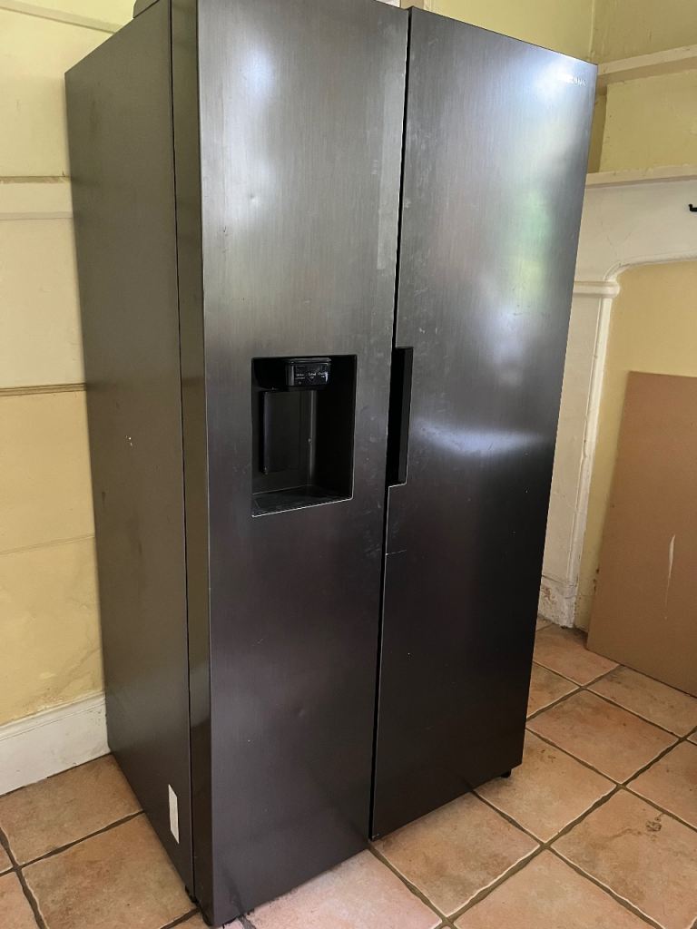 Samsung American Fridge Freezer with Water Dispenser