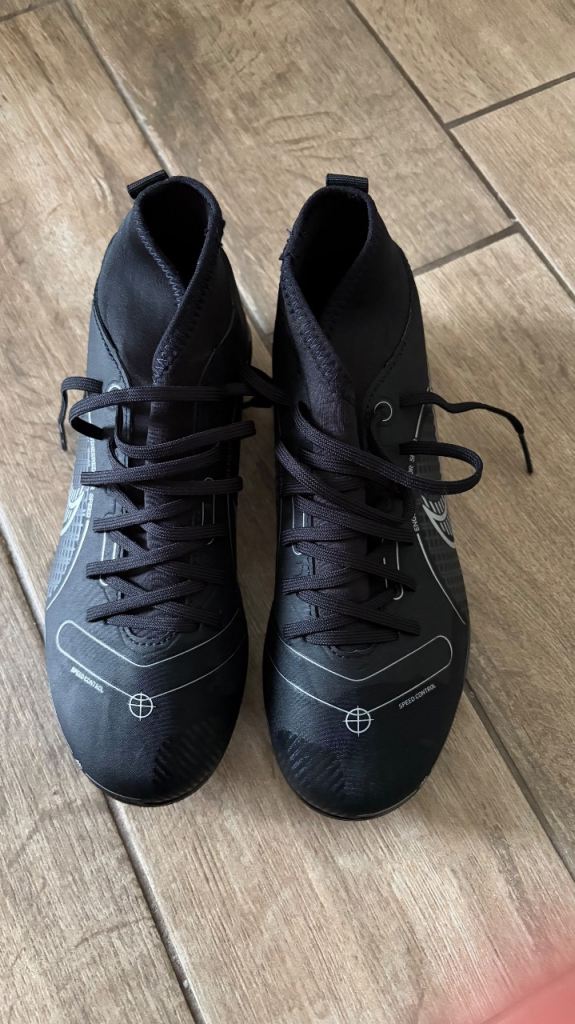 Nike stud football boots UK 3.5