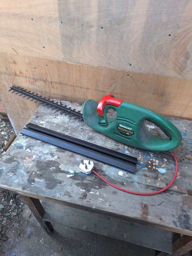 Qualcast electric hedge trimmer 