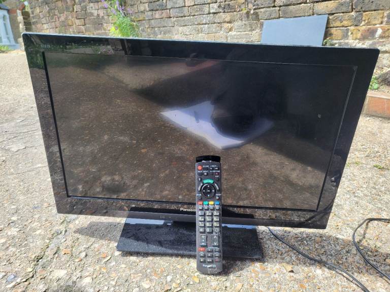 PANASONIC FLAT SCREEN TELEVISION 