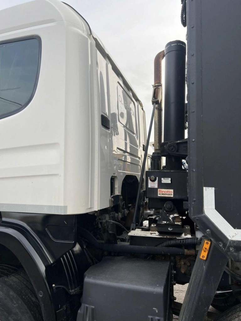 2013 SCANIA P400 8X4 TIPPER