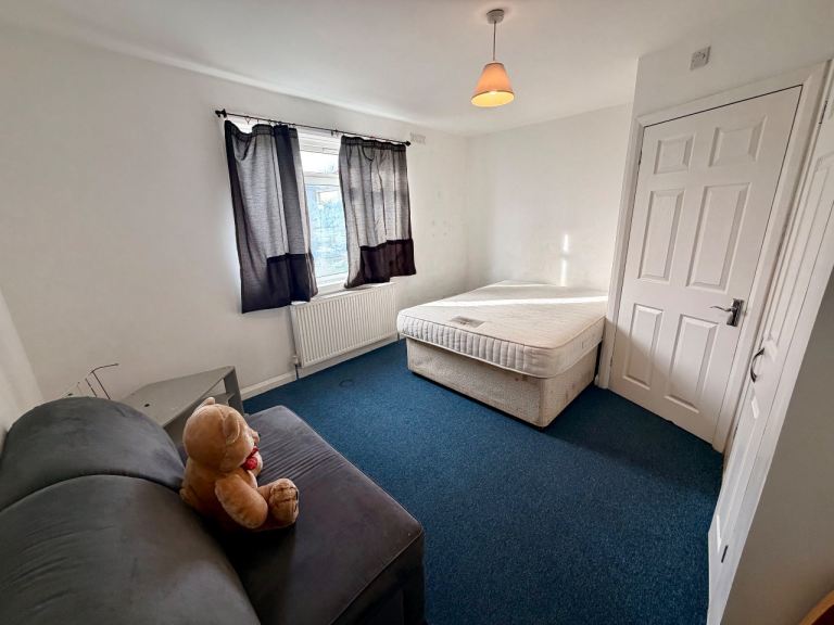 Double room with private En-Suite to rent! All bills included. 