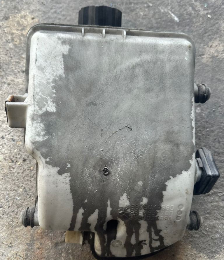 Used Peugeot 206 Diesel Turbo Coolant Header Expansion Tank Overflow & Cap Hdi