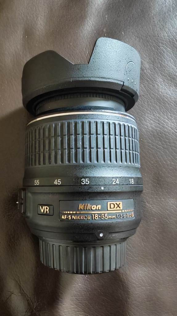 Nikon 18-55 Dx G VR lens with hood 