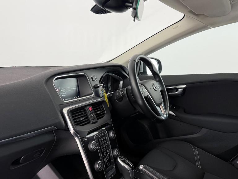 2016 Volvo V40 D2 [120] Momentum Nav Plus 5dr Geartronic HATCHBACK DIESEL Automatic