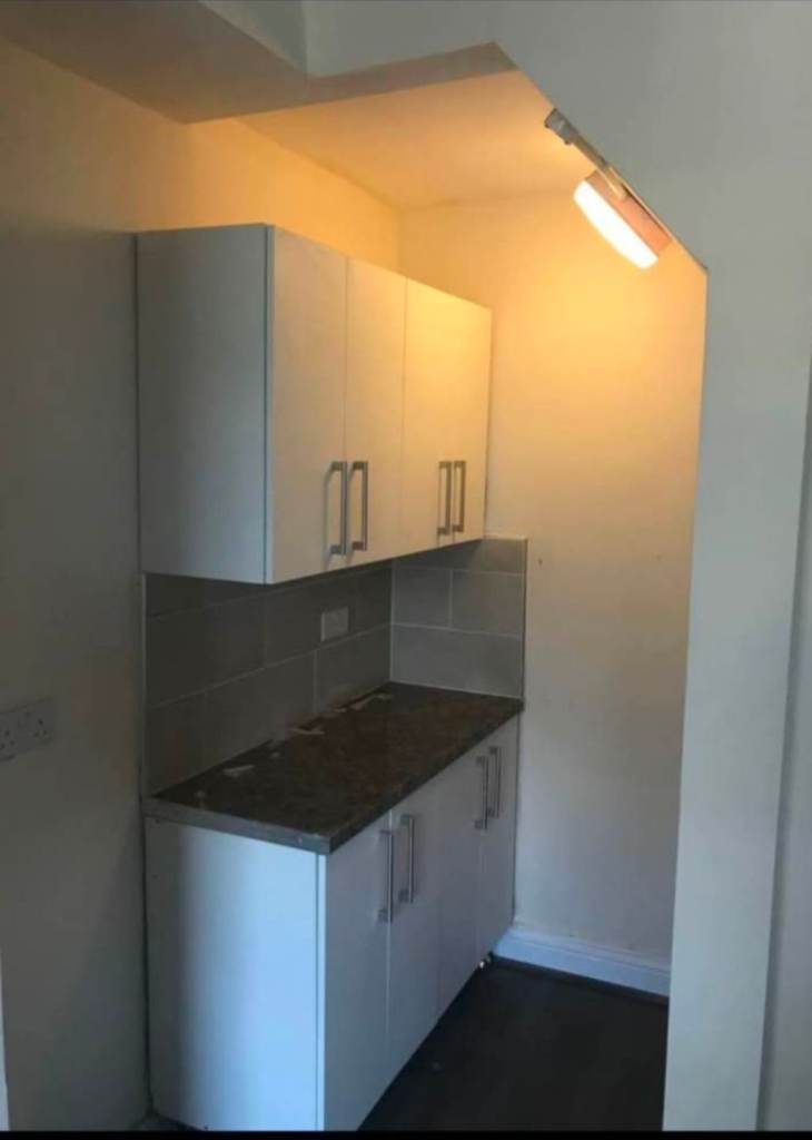 Stunning mid-terrace Residence in Barkerend road area of Bradford Moor.